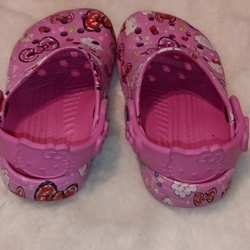 Hello Kitty Crocs - Picture 3 of 8